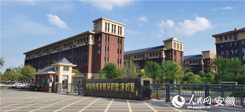 新校区颜值高，，，，，，各类设备一应俱全。。。。。。人民网 胡雨松摄